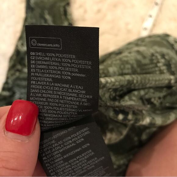 H&M green Snakeskin Button Down Blouse size 2 - Picture 6 of 6